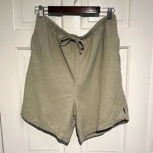 Tommy Bahama Green Cargo Shorts with Adjustable Fit